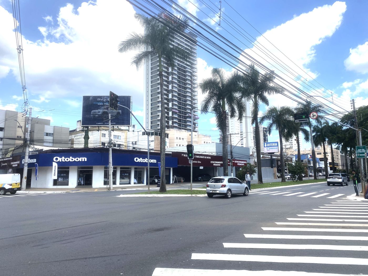 Fachada da loja Ortobom Empório Marista na Avenida 85 em Goiânia